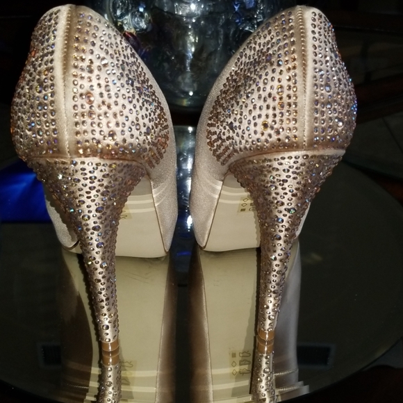 Steve Madden Gold Swarovski studded Heels - Picture 2 of 8